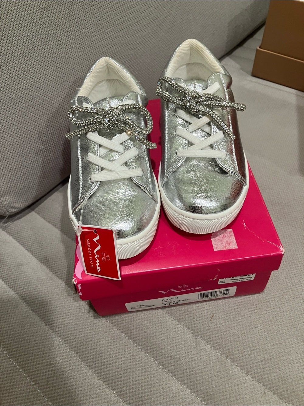 NWT NINA girls Metallic Silver Sneakers with Rhinestone Bow Accent size 11